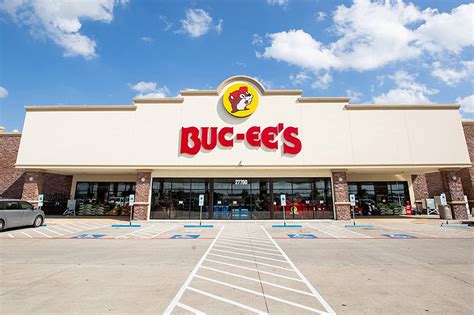 where are bucees located.